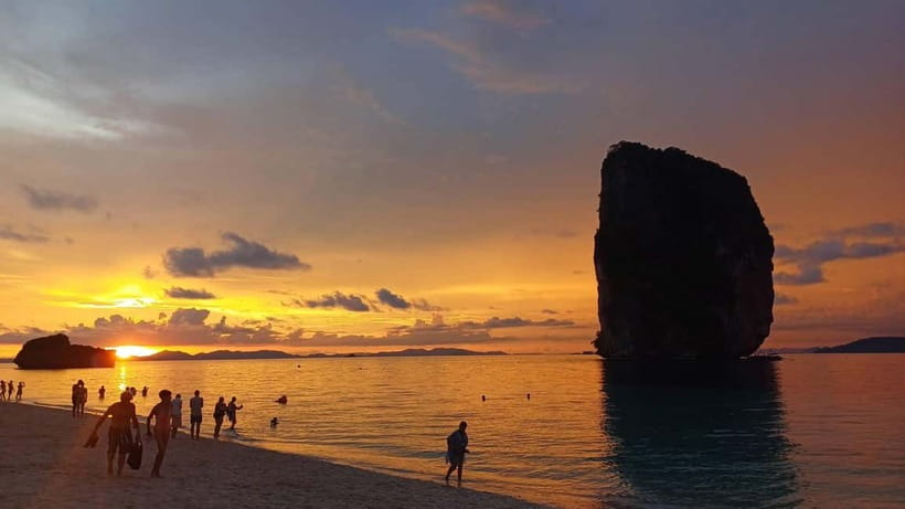 7 Islands sunset tour plus bioluminescent plankton + BBQ - From hotel pickup to the first island
