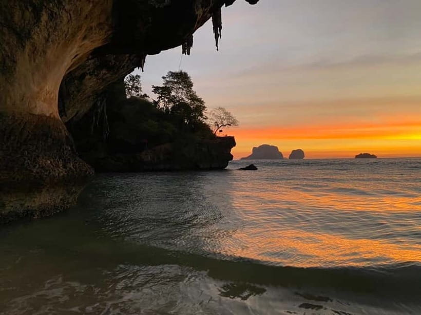 7 Islands sunset tour plus bioluminescent plankton + BBQ - Chicken Island: a swim and snorkel stop