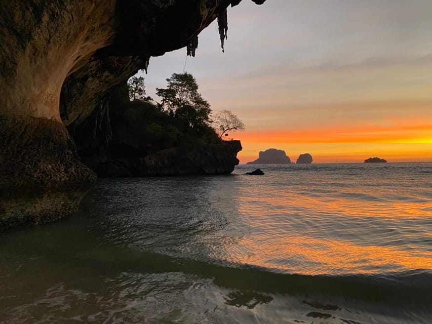 7 Islands sunset tour plus bioluminescent plankton + BBQ - Pack for a changing island day