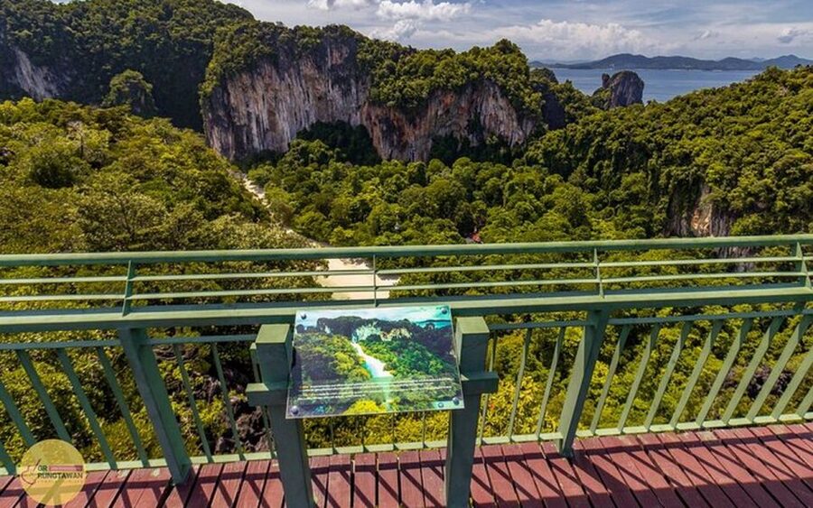 Ao Nang: Hong Islands Tour by Speedboat or Longtail Boat - Ko Pak Bia: lunch, a walk and time in the water