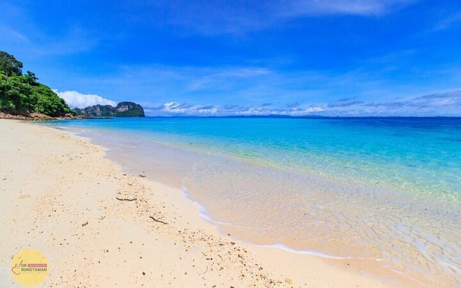 From Ao Nang: Phi Phi Islands Day Tour by Boat with Lunch - Pileh Lagoon and Viking Cave: water time between photo stops