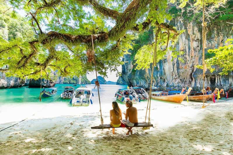 From Krabi: Hong Islands Day Trip by Speedboat with Lunch - Hong Lagoon: a brief stop beneath the cliffs