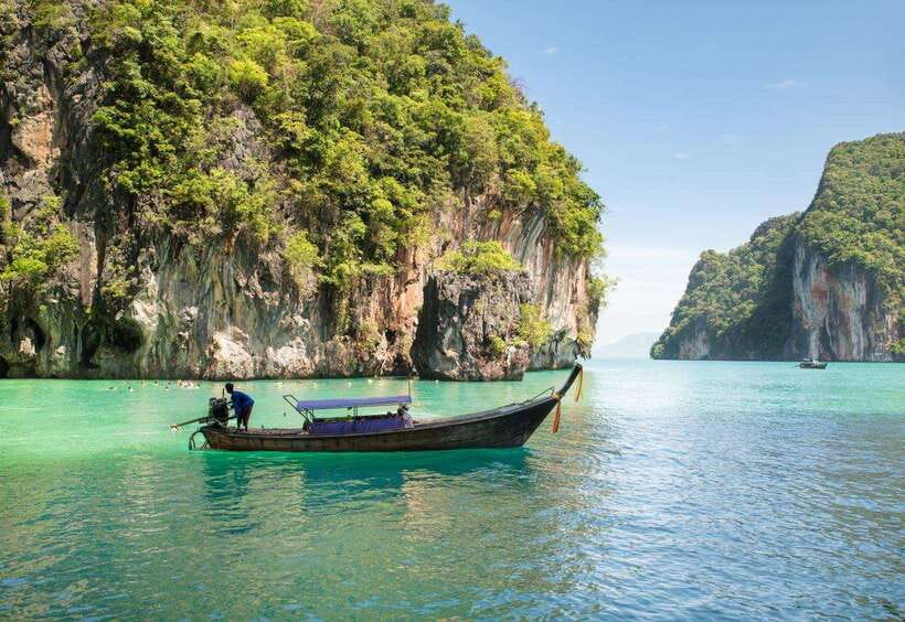 From Phi Phi islands: Phi Phi, Maya Area by longtail Boat - What four hours on a longtail can cover