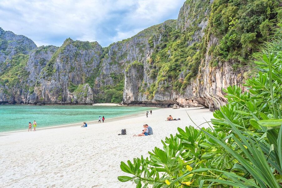 From Phi Phi: Sunrise Maya Bay, Pileh Lagoon Speedboat Tour - Maya Bay at sunrise makes the early start count