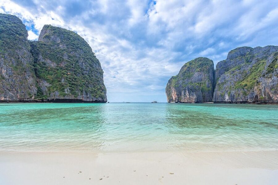 From Phi Phi: Sunrise Maya Bay, Pileh Lagoon Speedboat Tour - Pileh Lagoon brings the first proper water time