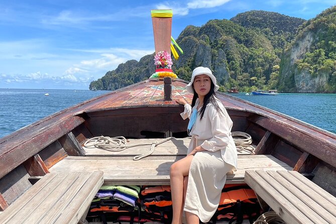 Highlights of Phi Phi Islands - Monkey Bay: watch wildlife from a respectful distance