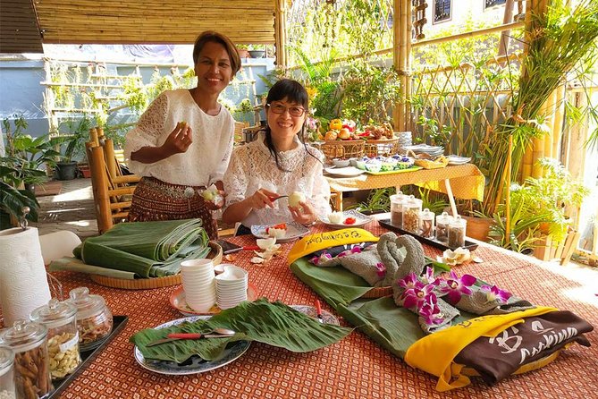 Home Style Family class with fruit carving and market tour - A market visit that begins with the ingredients