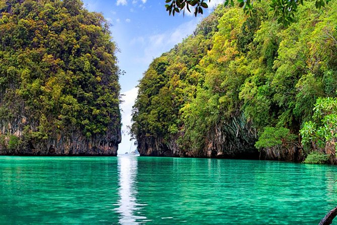 Hong Islands One Day Tour From Krabi - Pakbia: a first island stop