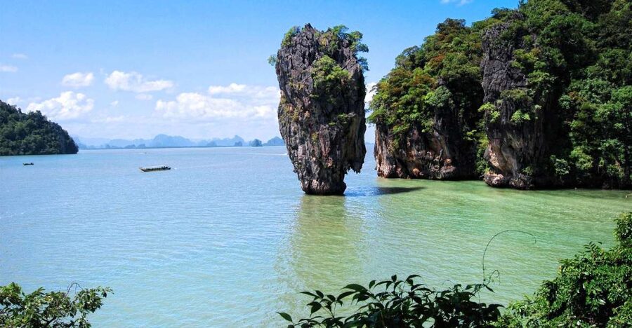 James Bond Island: Sightseeing Tour by Longtail Boat & Kayak - The longtail ride sets the scene