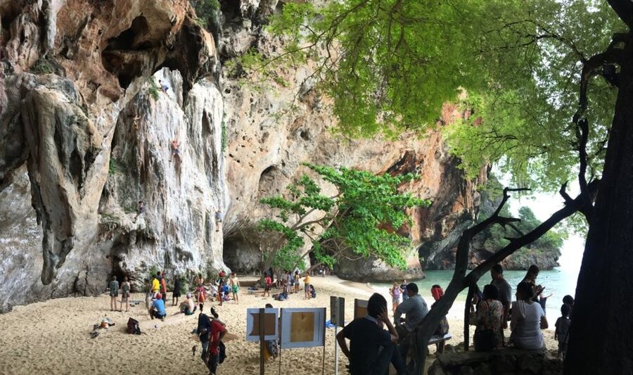 Krabi: 4 Islands Day Trip by Speedboat Including Lunch Box - What the guide and crew add