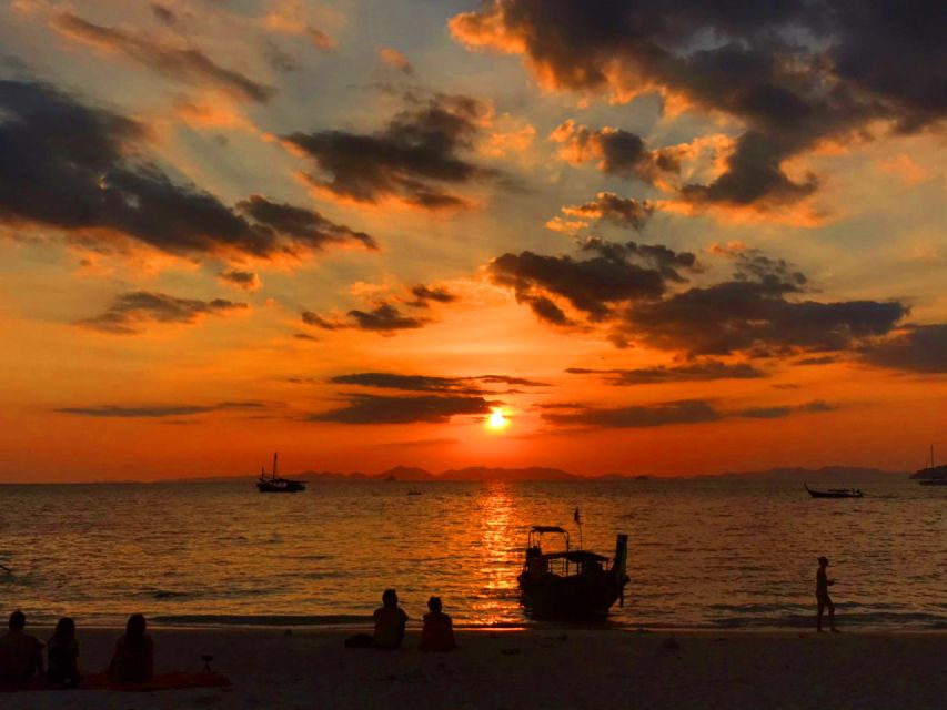 Krabi: 4 Islands Sunset Longtail Boat Tour with BBQ Dinner - Walking the sea gap at Tup and Mor