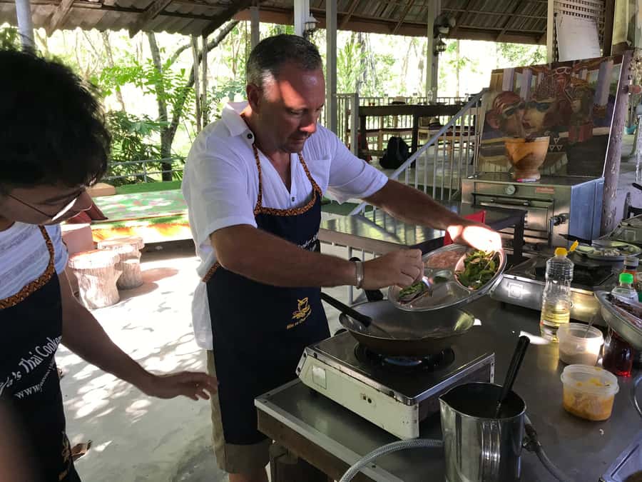 Krabi: Evening Thai Cooking Class at Ya's Cookery - Make curry paste the traditional way