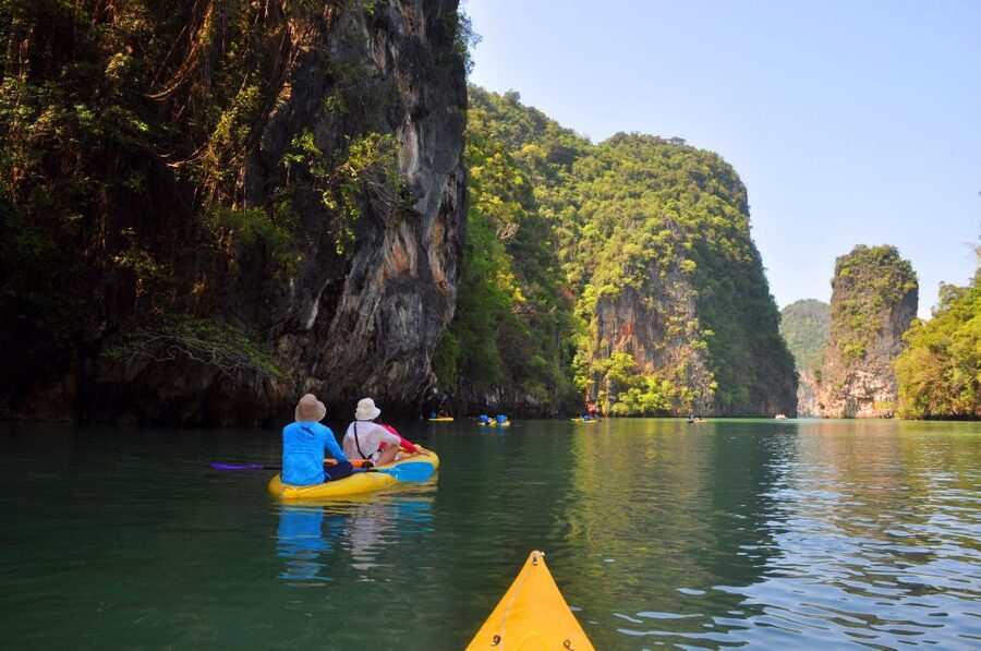 Krabi: Guided Kayaking Tour at Ao Thalane - Getting started with a short kayak lesson