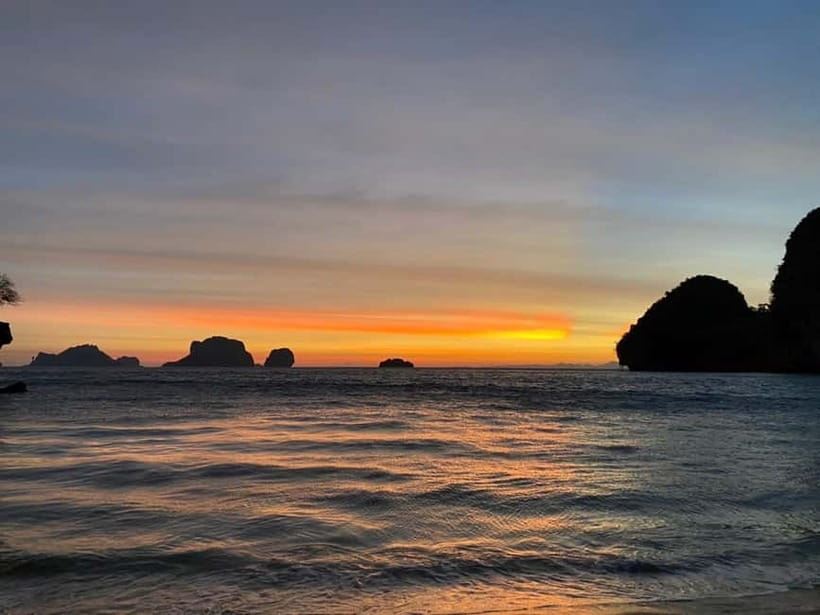 Krabi: Hong Island & Ko Pak Bia Tour with Sunset Dinner - Hong Lagoon: limestone walls around emerald water