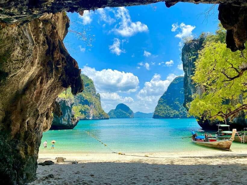 Krabi: Hong Island Longtail Boat & Kayak Tour w Buffet Lunch - Beach lunch, shade and island time