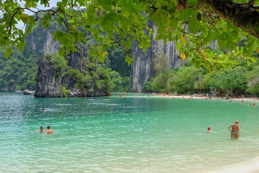 Krabi: Hong Islands Day Tour by Longtail Boat - Lao Lading and the beach stops