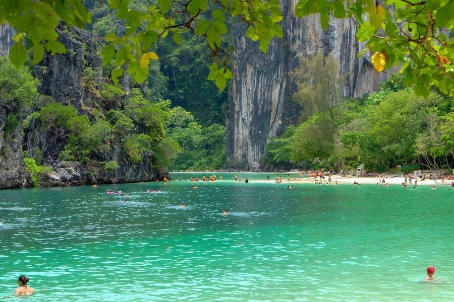 Krabi: Hong Islands Day Tour by Longtail Boat - Hong Lagoon from the water