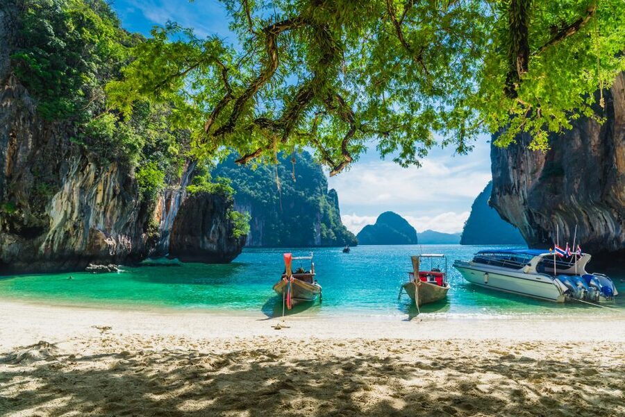Krabi: Hong Islands Day Trip by Speedboat with Lunch - A lagoon reached through a cliff passage