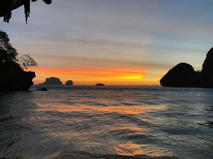 Krabi: Hong Islands Sunset, Bioluminescent Plankton and BBQ - Speedboat or longtail: choose your ride with care