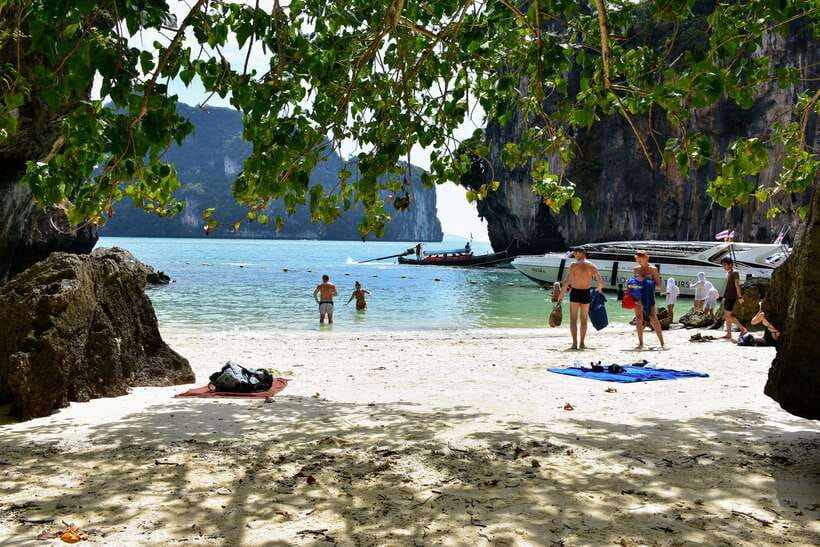 Krabi: Hong & Paradise Island Odyssey by Speedboat - Hong Lagoon by boat, then by kayak