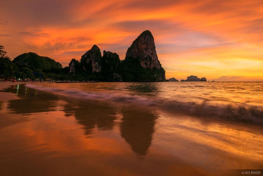 Krabi: Railay Beach Bioluminescent Plankton Ferry Cruise - An hour or so to see Railay