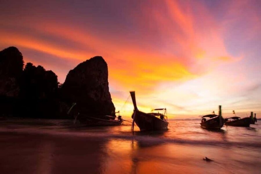 Krabi: Railay Sunset and Bioluminescent Plankton Tour - After dark, searching for the plankton