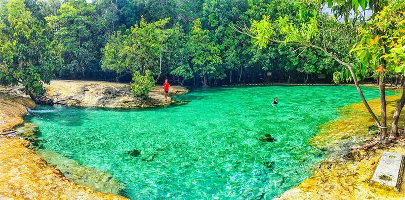 Krabi: Tiger Cave Temple, Emerald Pool and Hot Springs Tour - Warm water at the Hot Springs Waterfall