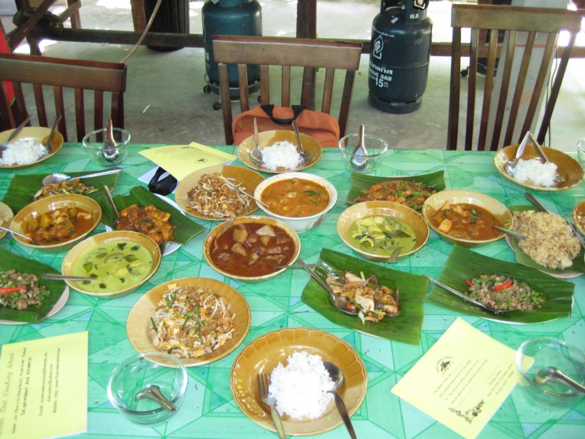 Krabi: Ya's Cookery Late Afternoon Thai Cooking Class - Grinding curry paste, the hands-on lesson