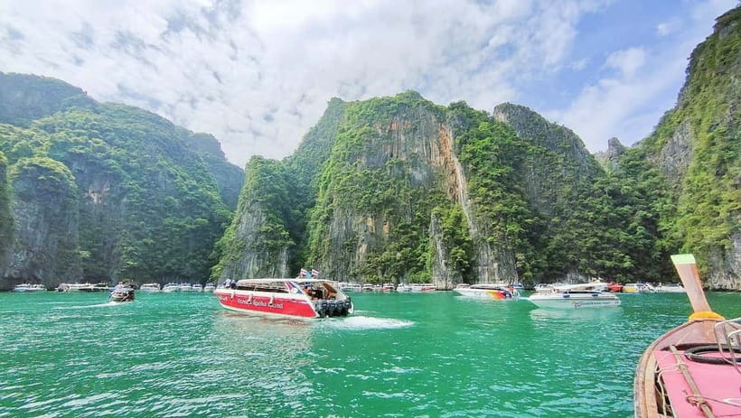 Phi Phi: Half Day Long Tail Boat to Maya Bay - A four-hour route with a big-name finish