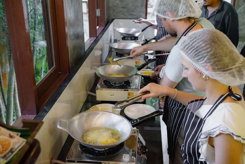 Railay: Hands-On Thai Cooking Class at Railay Beach - Key points to know