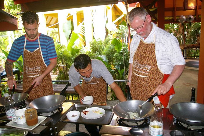 Small-Group Smart Thai Cooking Class in Krabi - Pickup, the kitchen, and the class rhythm