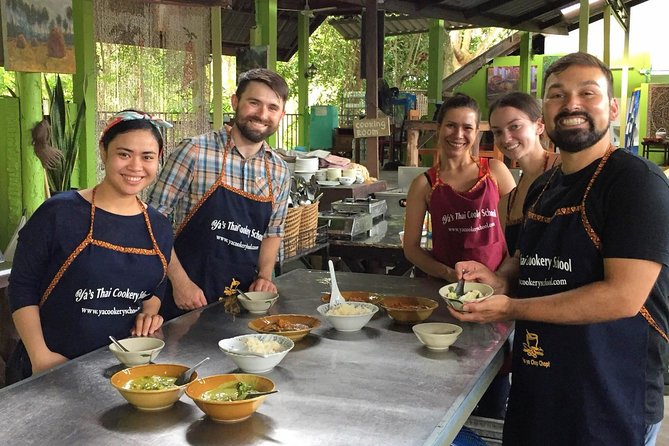 Ya Thai Cookery School Class in Krabi - The small-group format and its limits